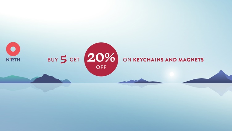 Rabattkampanje fra North med en "Kjøp 5 Få 20% Rabatt" kampanje på nøkkelringer og magneter, med en rolig landskapsbakgrunn