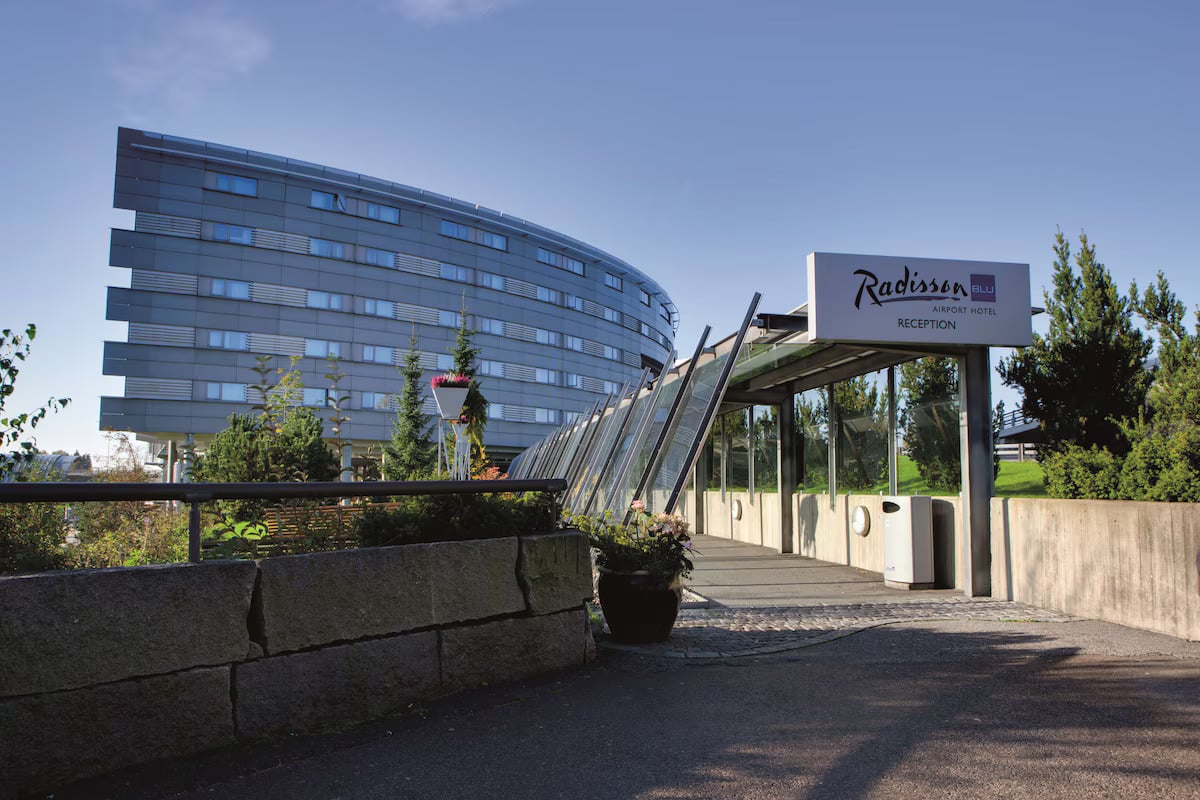 Overview image of the entrance to the Radisson Blu hotel at Oslo Airport, with the hotel visible in the background